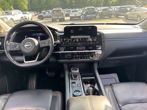 Used 2024 Nissan Pathfinder Platinum AWD/4WD image 11