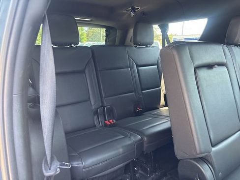 Used 2021 Chevrolet Suburban LT RWD image 14