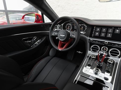 Used 2024 Bentley Continental GT image 9
