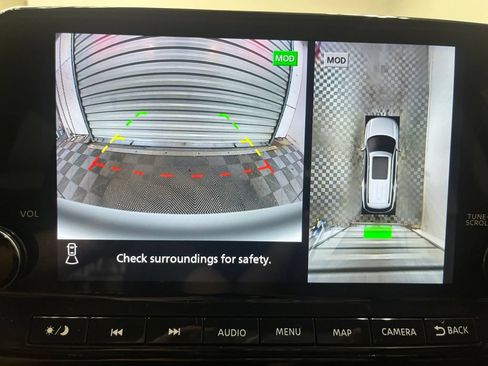 Used 2025 Nissan Pathfinder SL FWD image 11