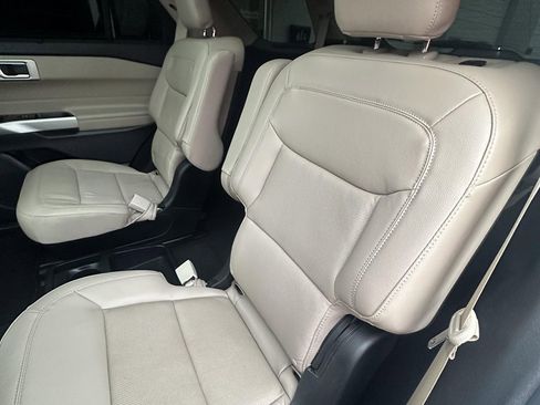 Used 2021 Ford Explorer Limited w/ Equipment Group 301A image 9