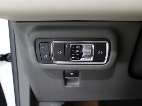Used 2025 Lincoln Nautilus Reserve AWD/4WD image 8