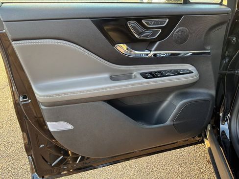 New 2026 Lincoln Corsair Premiere image 4