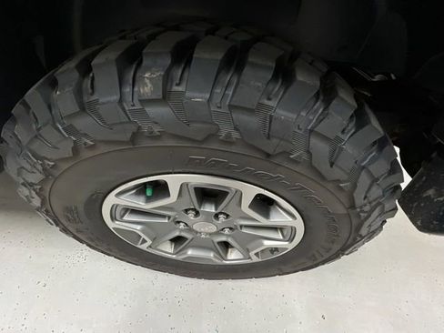 Used 2017 Jeep Wrangler Rubicon w/ Power Convenience Group AWD/4WD image 30