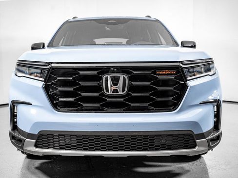 Used 2025 Honda Pilot TrailSport image 17