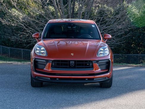 Certified 2022 Porsche Macan image 10