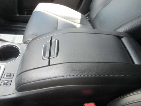 Used 2019 Toyota Highlander XLE AWD/4WD image 21