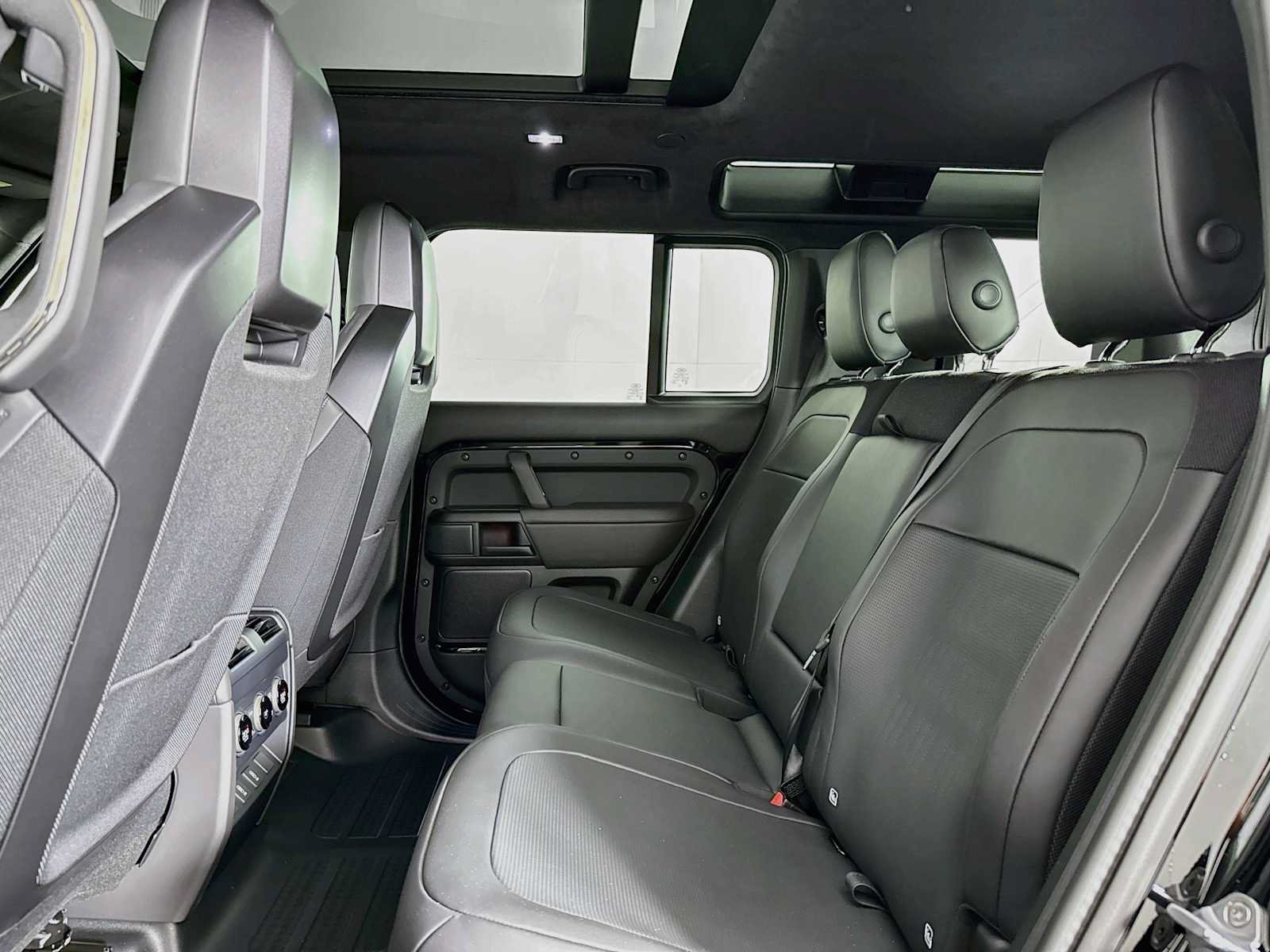 New 2026 Land Rover Defender 110 OCTA AWD/4WD image 21