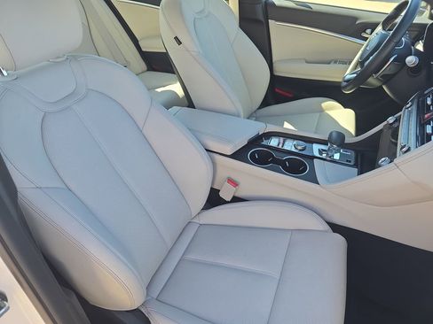 Used 2025 Genesis G70 2.5T RWD image 10
