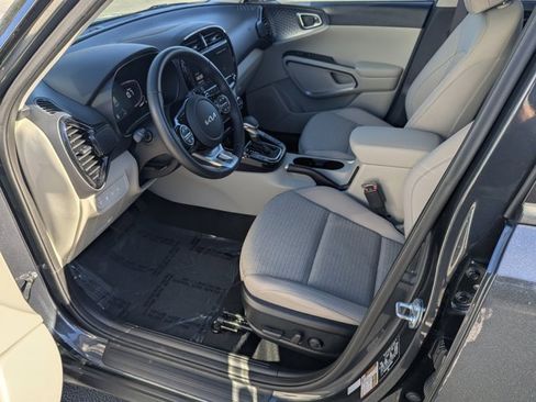 Used 2025 Kia Soul EX image 9