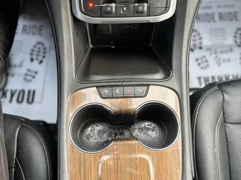 Used 2020 GMC Acadia SLE FWD image 15
