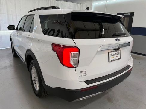 Used 2024 Ford Explorer XLT w/ Equipment Group 202A AWD/4WD image 8