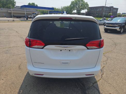 Used 2017 Chrysler Pacifica LX FWD image 7