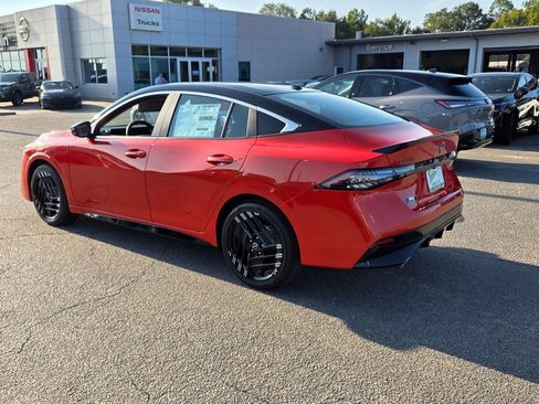 New 2027 Nissan Sentra SR w/ Floor Mat Package FWD image 7