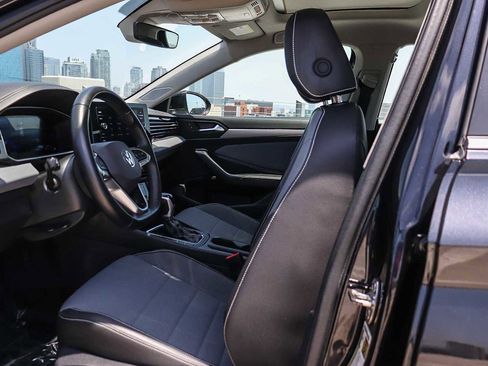 Certified 2025 Volkswagen Jetta SE FWD image 17