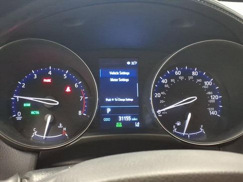 Used 2019 Toyota C-HR XLE image 11