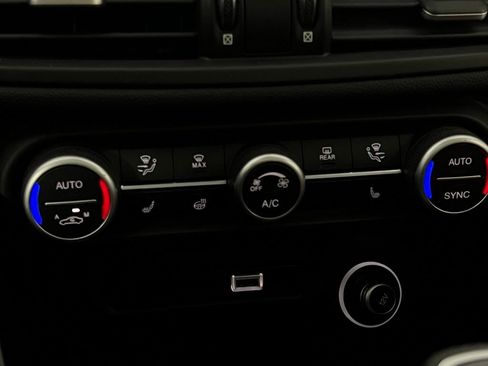 Used 2022 Alfa Romeo Giulia Veloce image 22