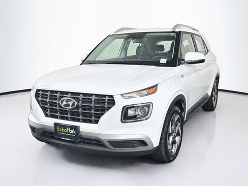 Used 2025 Hyundai Venue SEL FWD image 3