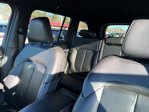 Used 2025 Jeep Grand Cherokee Limited w/ Black Appearance Package image 10