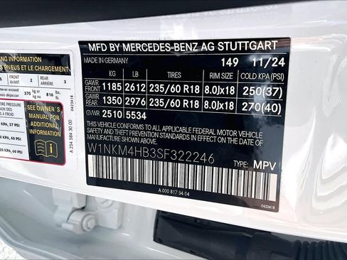 Used 2025 Mercedes-Benz GLC 300 4MATIC image 32