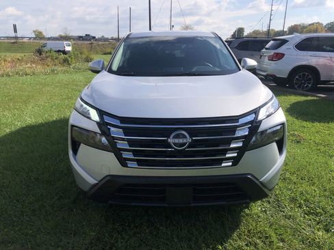 Used 2025 Nissan Rogue SV image 8