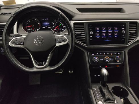 Used 2021 Volkswagen Atlas Cross Sport SE w/ Panoramic Sunroof Package FWD image 22