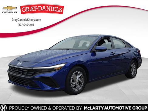 Used 2025 Hyundai Elantra SE FWD image 1