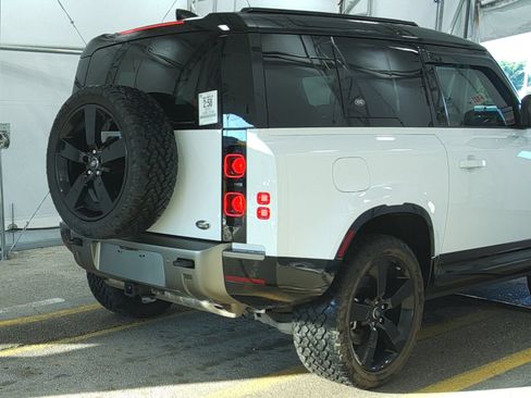Used 2021 Land Rover Defender 90 X-Dynamic S AWD/4WD image 2