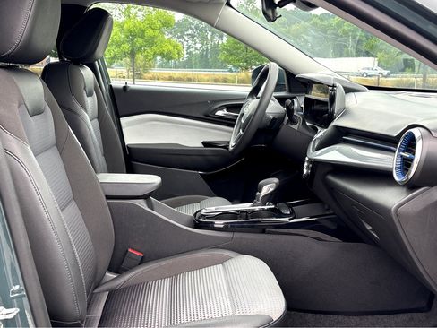 New 2025 Chevrolet Trax LT FWD image 8