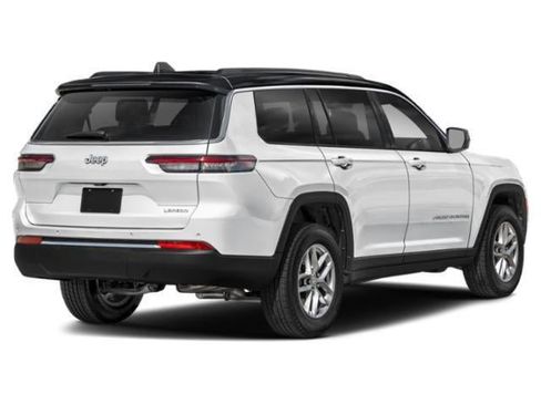 Used 2025 Jeep Grand Cherokee L Limited w/ Black Appearance Package AWD/4WD image 3