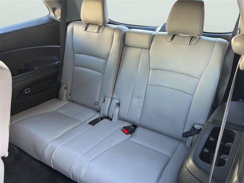 Used 2018 Honda Pilot Touring image 19