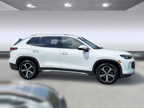 Used 2025 Volkswagen Tiguan SE AWD/4WD image 8