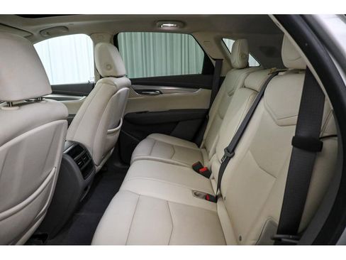 Used 2017 Cadillac XT5 Luxury w/ Driver Awareness Package image 20