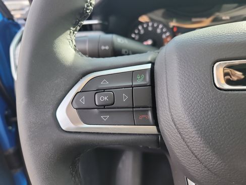 Used 2025 Jeep Compass Latitude image 26