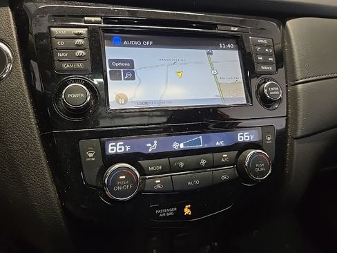Used 2017 Nissan Rogue SV AWD/4WD image 23