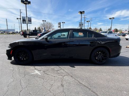 Used 2017 Dodge Charger R/T image 3