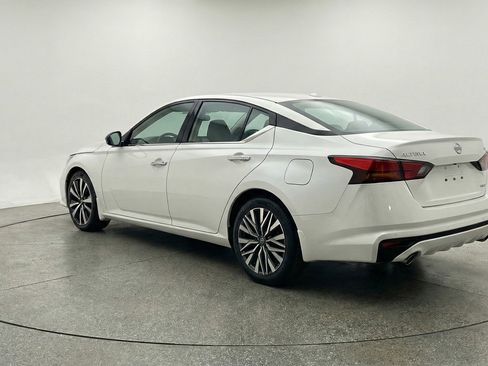 Used 2025 Nissan Altima 2.5 SV image 6