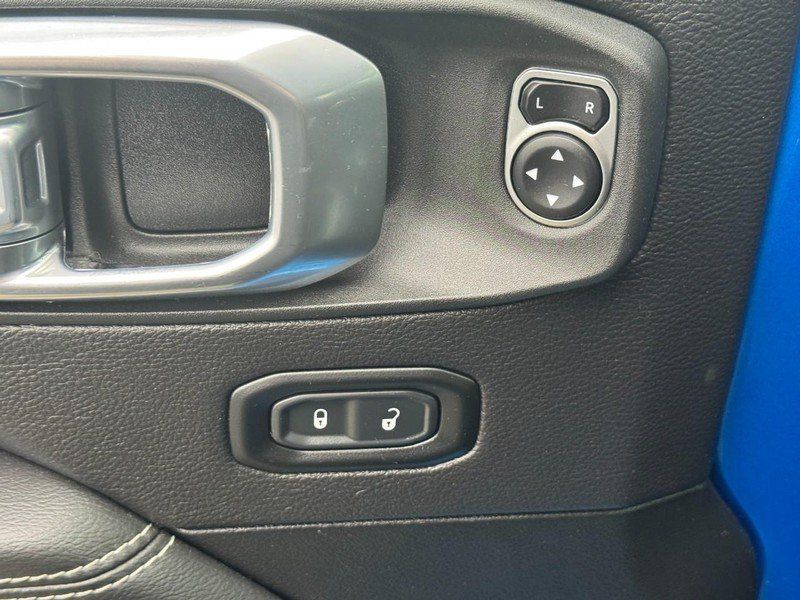 Used 2023 Jeep Wrangler Unlimited Sahara w/ Cold Weather Group AWD/4WD image 16