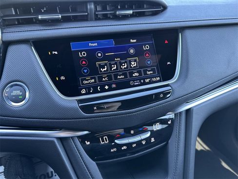 New 2025 Cadillac XT6 Luxury image 18