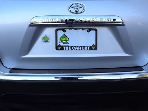 Used 2013 Toyota Highlander Plus FWD image 21