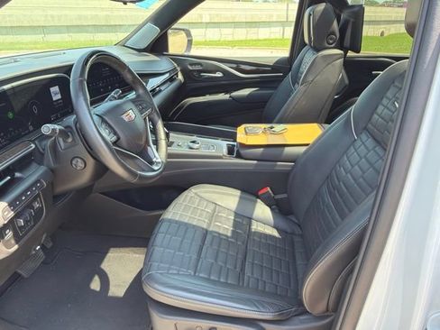 Used 2024 Cadillac Escalade ESV Sport Platinum AWD/4WD image 6