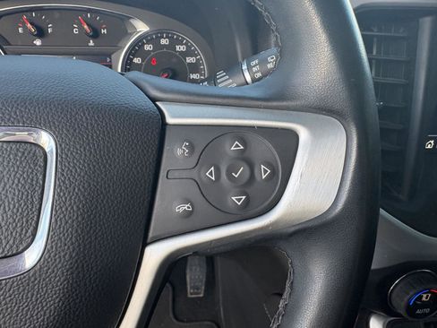 Used 2023 GMC Acadia SLT image 10