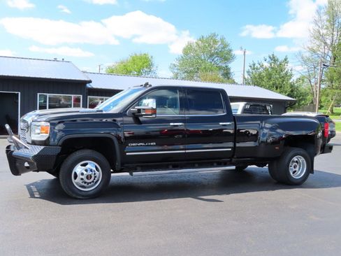 Used 2019 GMC Sierra 3500 Denali w/ Duramax Plus Package image 2