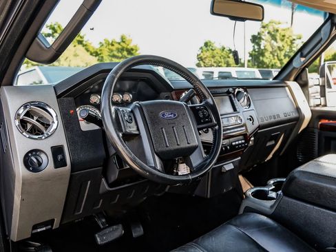 Used 2009 Ford F250 Lariat image 12