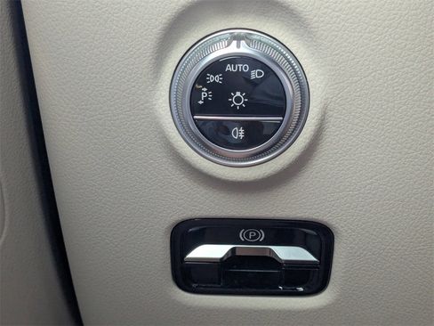 Used 2022 Mercedes-Benz C 300 Sedan image 31