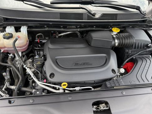 Certified 2023 Chrysler Pacifica Touring-L image 20