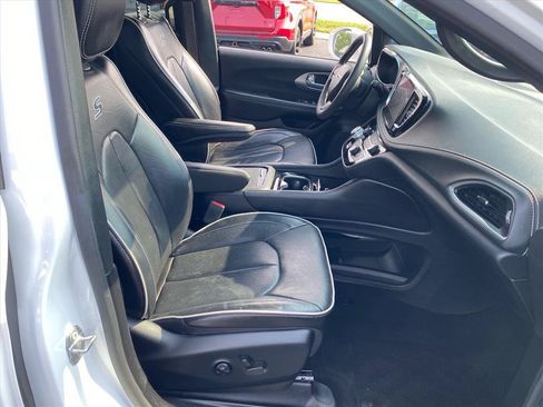 Used 2022 Chrysler Pacifica Limited w/ S Appearance Package FWD image 24