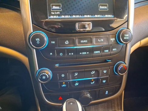 Used 2015 Chevrolet Malibu LT image 17