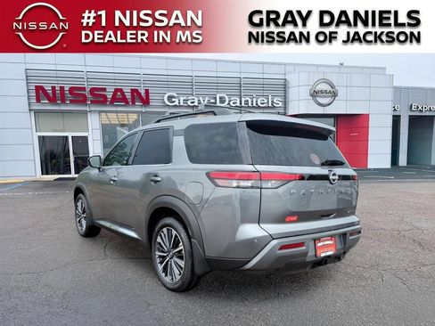 New 2026 Nissan Pathfinder Platinum w/ Accent Package FWD image 7