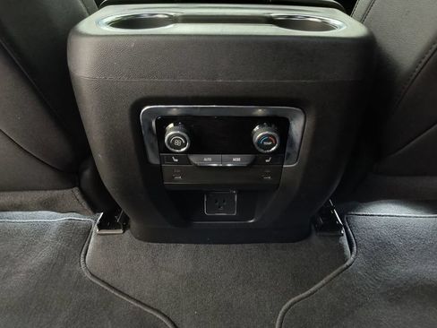 Used 2025 Chevrolet Tahoe Premier AWD/4WD image 22